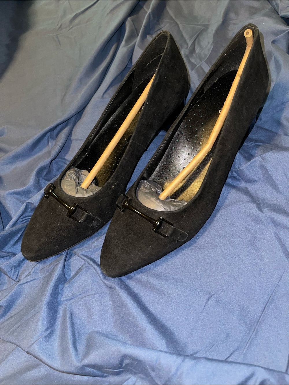 Trotters Kenzie Pumps with Buckle Accent